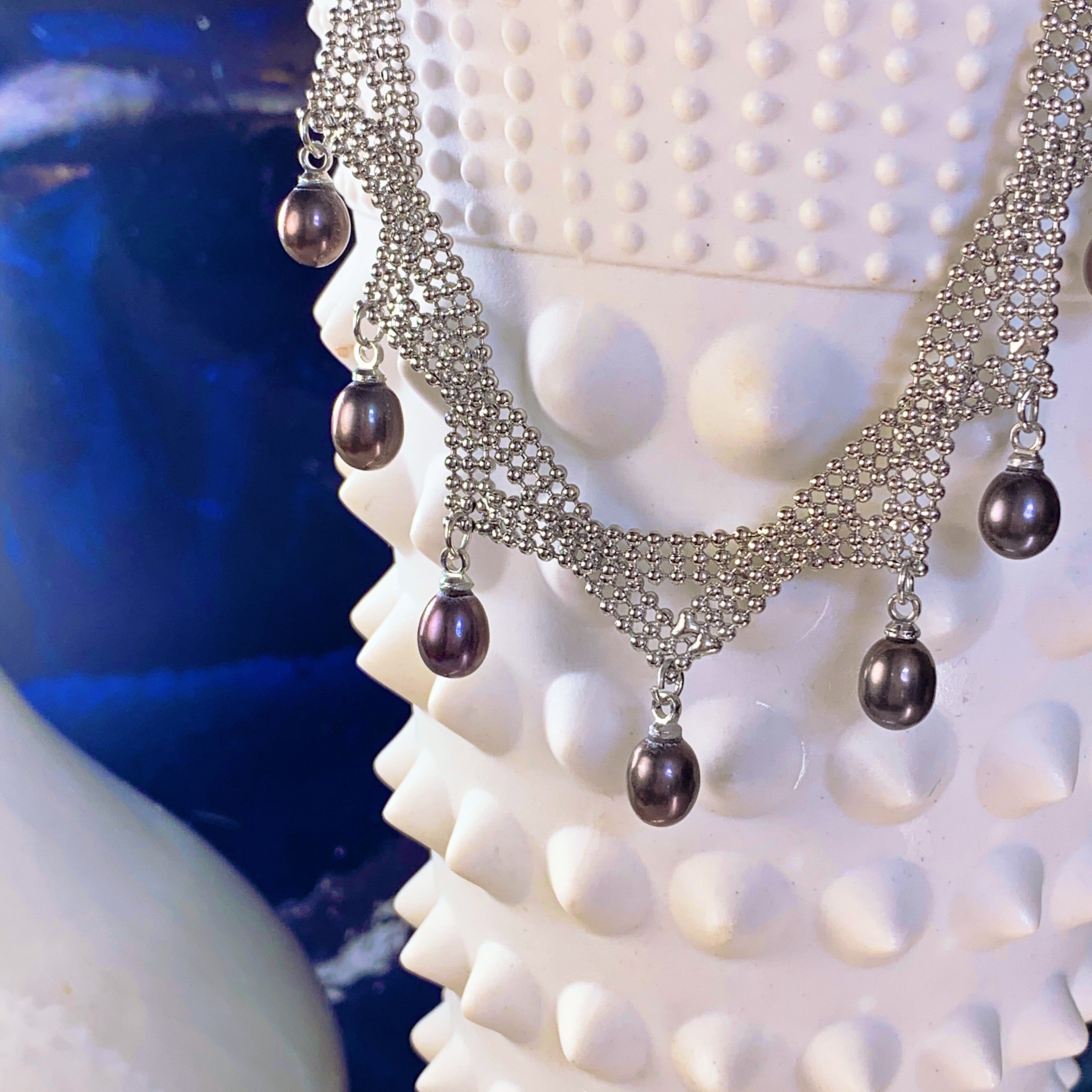 Mesh fashion pearls